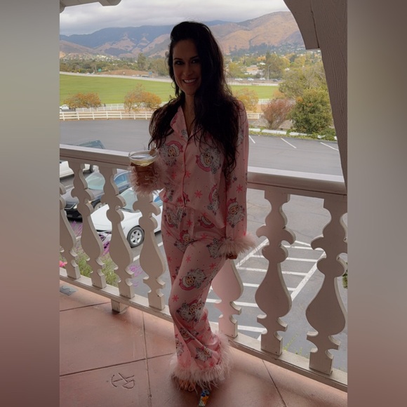 🎅🏽NWT🎅🏽Sexy Santa Pink Christmas 2 Piece Button Up Silky Pajama Set w Fur Trim - Picture 17 of 17